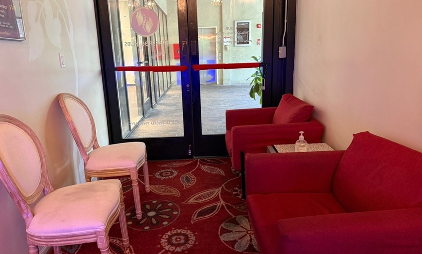 Image 3: 30, 60, 90, or 120-Min Swedish, Deep Tissue, Thai, or Combo Massages