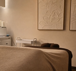 60 Min Customized Therapeutic Massage with Hot Towels and Essential Oil - Level Up Therapeutics