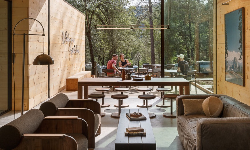 Image 4: Airstream Glamping Near Yosemite with Pool