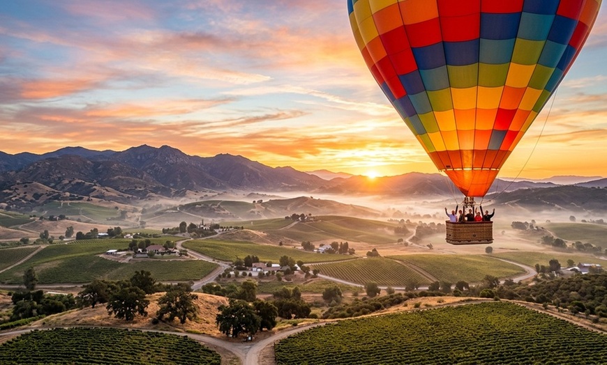 Image 2: Hot Air Balloon Ride Deals w/ Wine Tasting & Souvenirs!