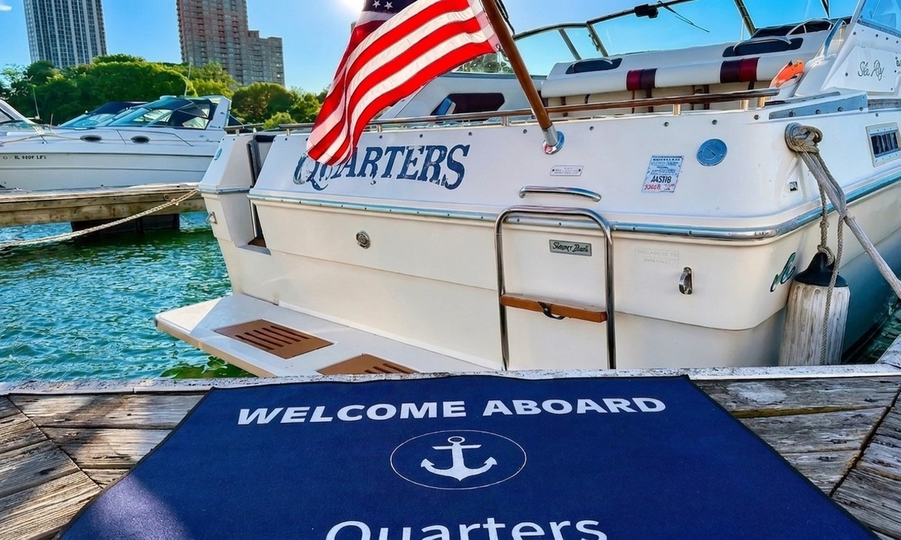 Private Chicago Boat Charter for Up to 9 Guests at Lancha Boats