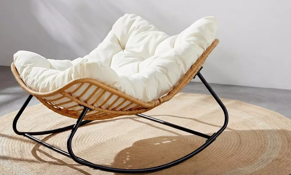 Fauteuil à bascule en résine tressée aspect rotin par Koccon