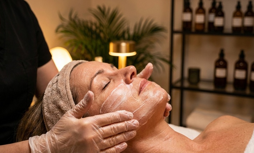 Image 7: HydraFacial & Collagen Massage: Rejuvenation & Relaxation Combined!