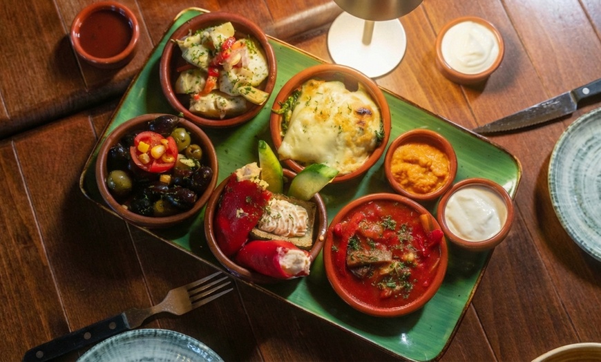 Image 2: 6 oder 12 Tapas nach Wahl mit Salsa & Brot für 2 oder 4 Personen