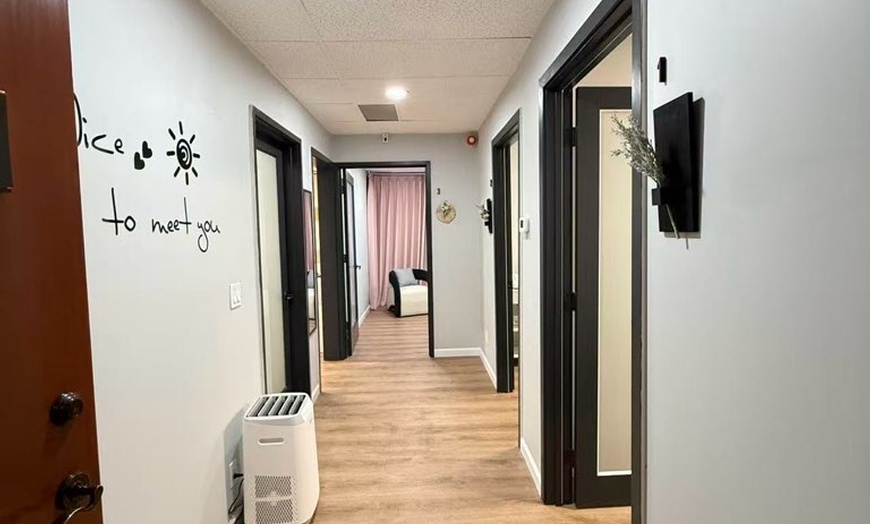 Image 4: Lymphatic Drainage Massage & Hydrating Facial