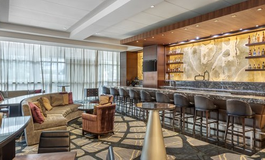 Image 13: Houston Uptown Hotel with Rooftop Pool near Galleria