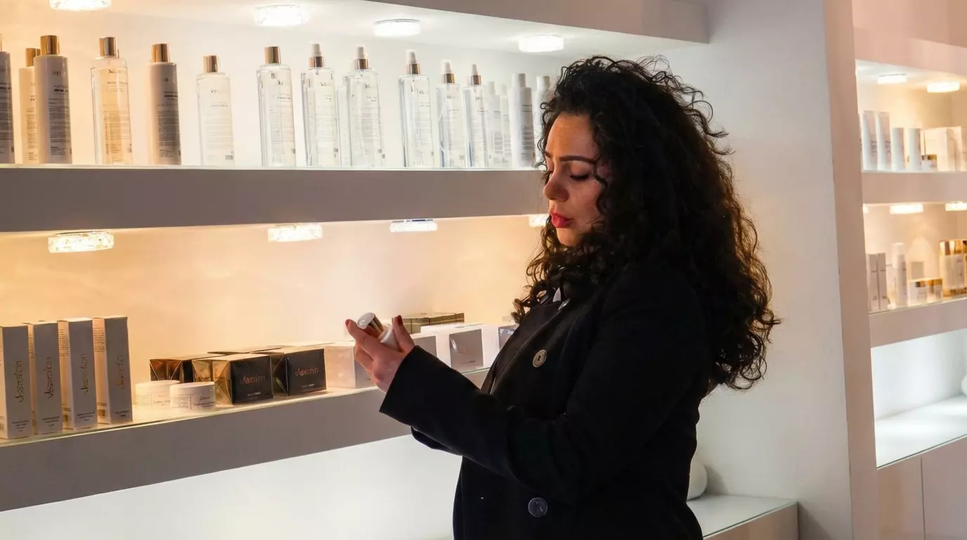 Microblading für die Augenbrauen opt. mit Nachbehandlung für 1 Person