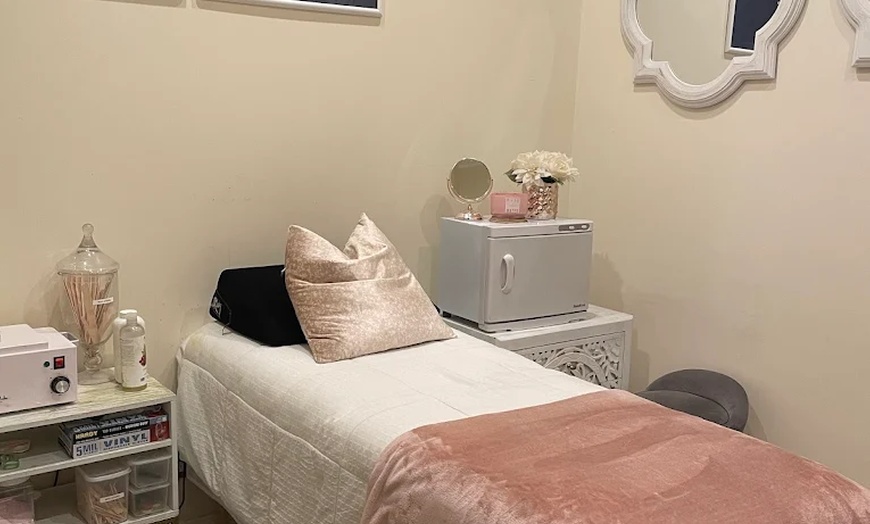 Image 2: Radiant Skin with One or Three 45 Minute Luminous Facial 