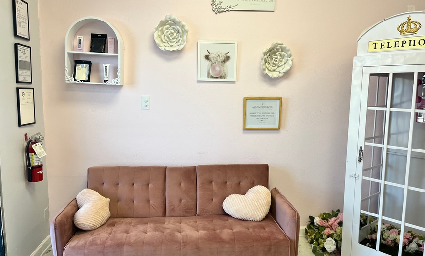 Image 7: Brazilian Waxing for Women (20 Min) & Men (45 Min) for Smooth Skin