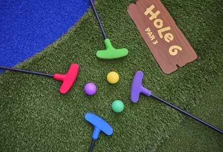 Howl in One Mini Golf