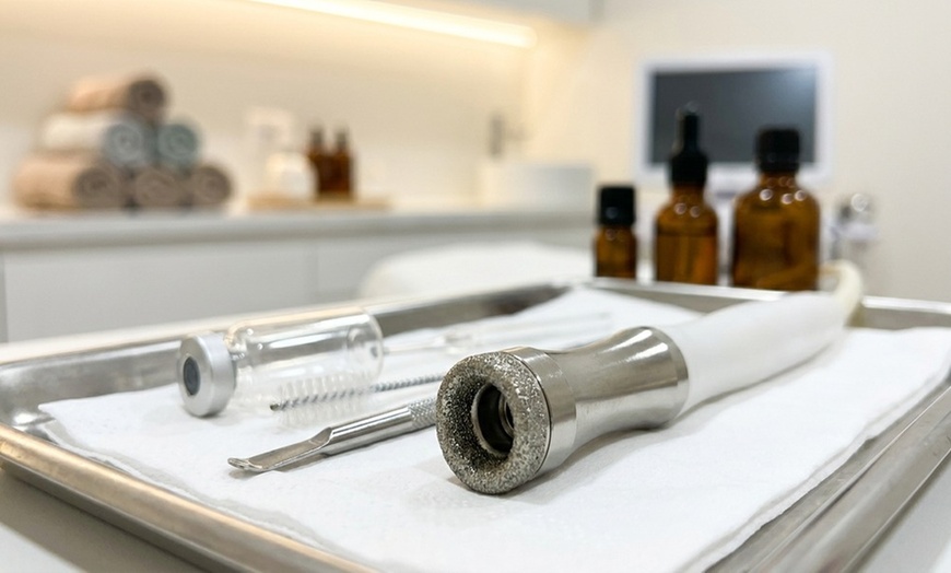 Image 7: 60-Minute Signature Facials with Diamond Microdermabrasion