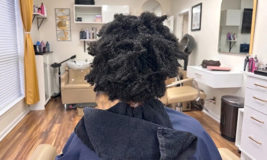 Image 3: Achieve Smooth, Polished Hair
