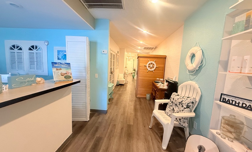 Image 2: 60, 90, or 120-Min Swedish or Therapeutic Massage with Hot Stones