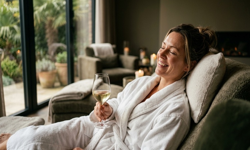 Image 3: Get 60 Mins Swedish Couple's Massage with Hot Stones, Facial & Wine