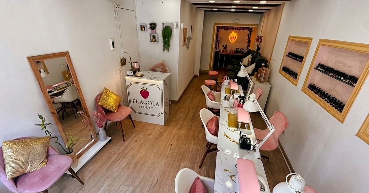 Servicio de manicura o pedicura express con esmaltado en Barcelona
