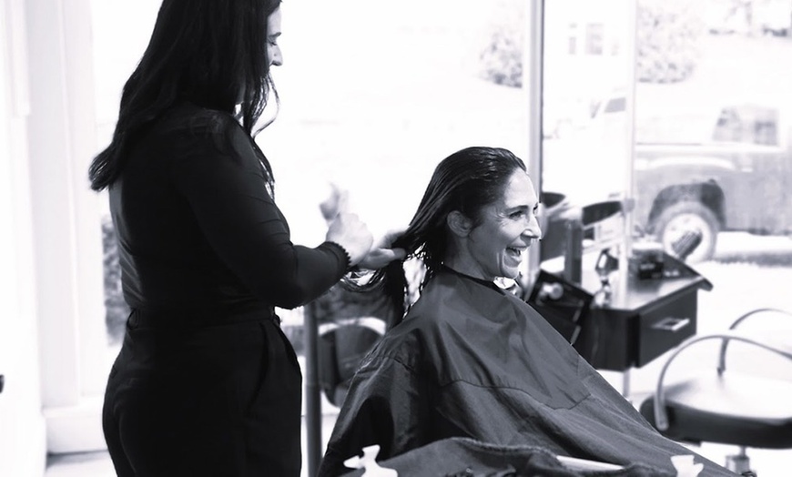 Image 7: Single-Process Color, Choice of Highlights & Glaze at The Beauty Box