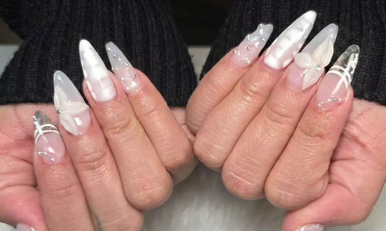 Manicura y/o pedicura express o completa con esmaltado semipermanente