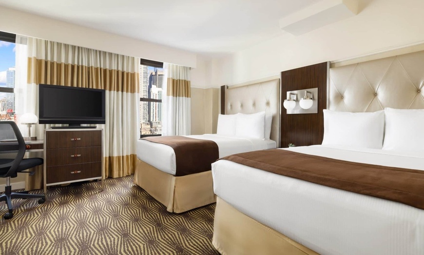 Image 21: Midtown NYC Hotel near Penn Station and Times Square