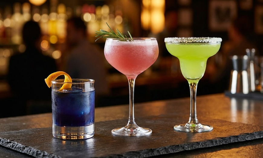 Image 2: Weekend Bar Crawls in Gaslamp District