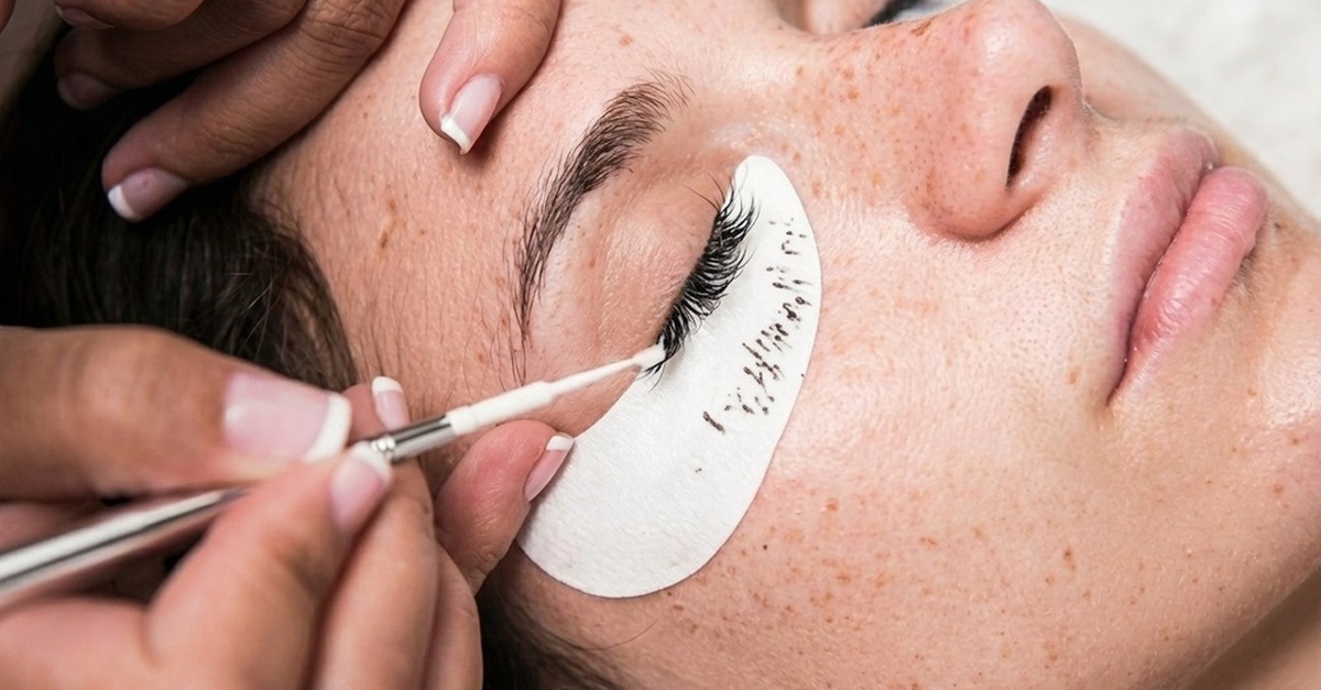 Extensiones de pestañas con acabado natural o volumen 3D en Madrid
