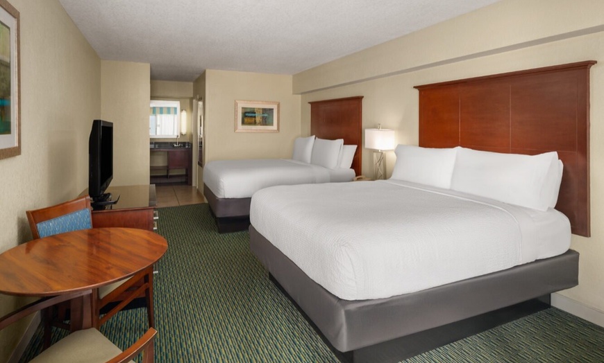 Image 8: Orlando Hotel Near Disney World with Free Park Shuttles