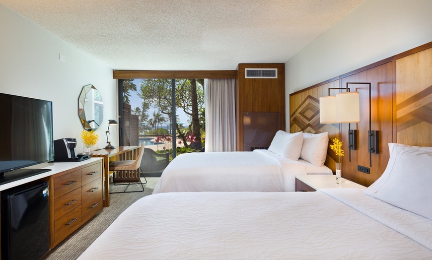 Image 31: Kauai Beachfront Hotel with Pools & On-Site Lū'au