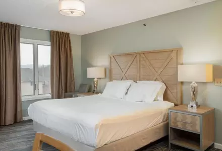 2BR Condo Woodstone with Full Kitchen