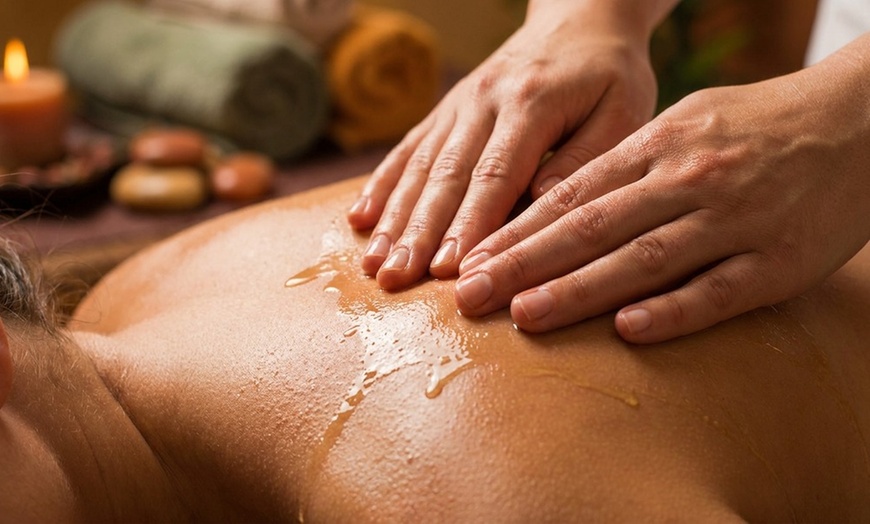 Image 6: 60-Minute Massage & Pain Consultation under the Guidance of Physician
