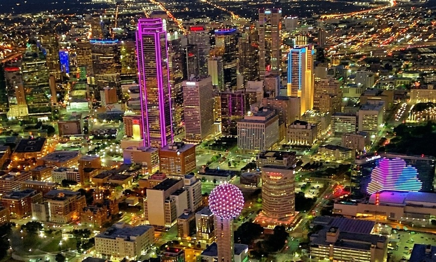 Image 2: 35-Minute Exclusive Skyline Helicopter Tour w/ an Experienced Captain