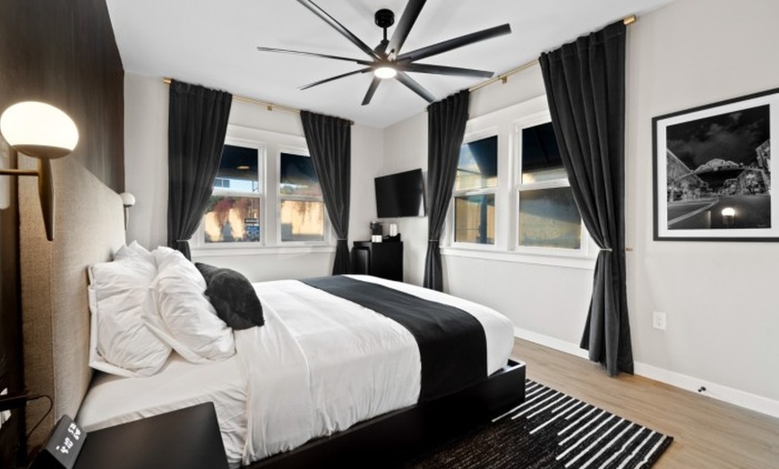 Image 15: Hotel Zindel – San Diego Boutique Stay + Waived Fee & Starbucks Card