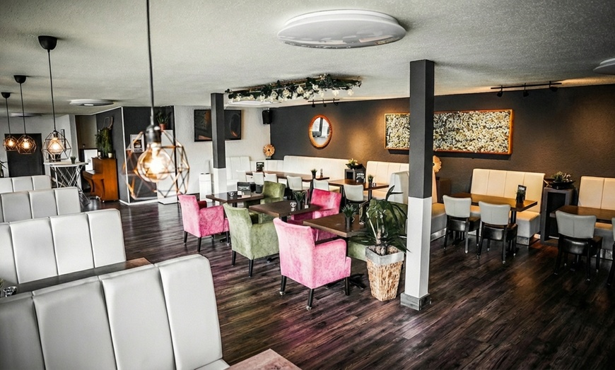 Image 2: 3-Gänge-Menü mit einem Schnitzel nach Wahl für 1, 2 oder 4 Personen