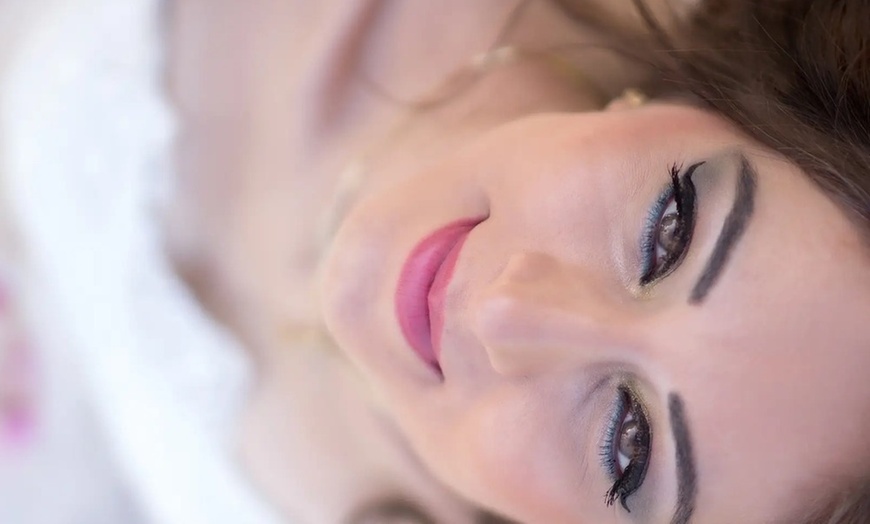 Image 8: Transform Your Look: Get Luscious Lashes That Wow! at U lashes