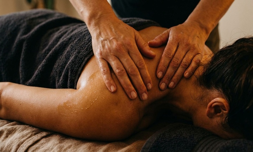 Image 8: Share Relaxation: 60 or 90-Minute Couples Massage with Hot Stones