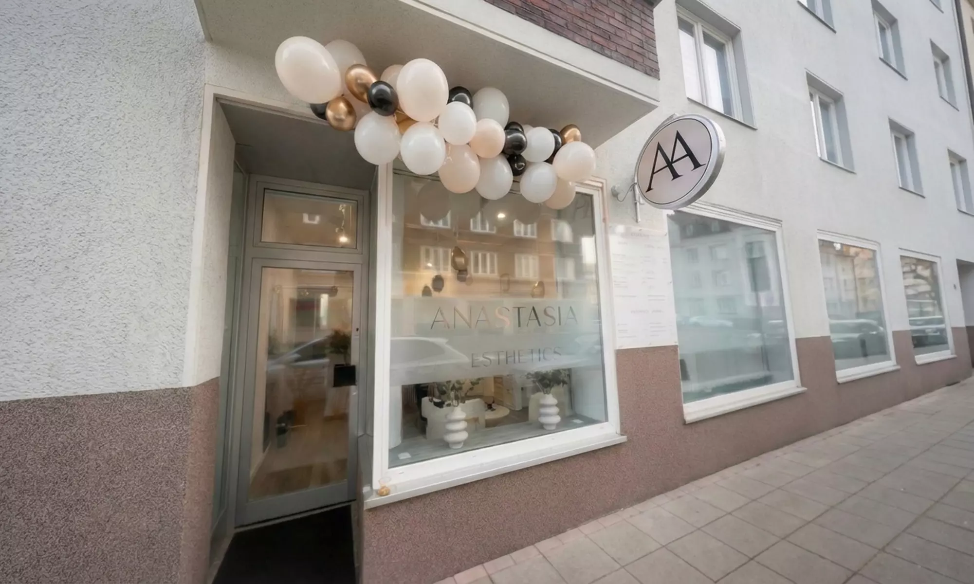 Klassische Ausreinigung, Microneedling oder Aqua-Facial für 1 Person