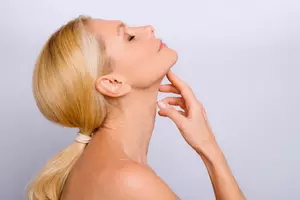 Zabieg 8D HIFU: lifting i odmłodzenie wybranych obszarów w Klinice Urody Bloom (do -71%)