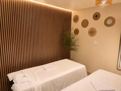 Early Bird-Limited Supply: One 60-Minute Swedish or Deep Tissue Massage  with Aroma Therapy & Hot Stones - LE SPA RETREAT