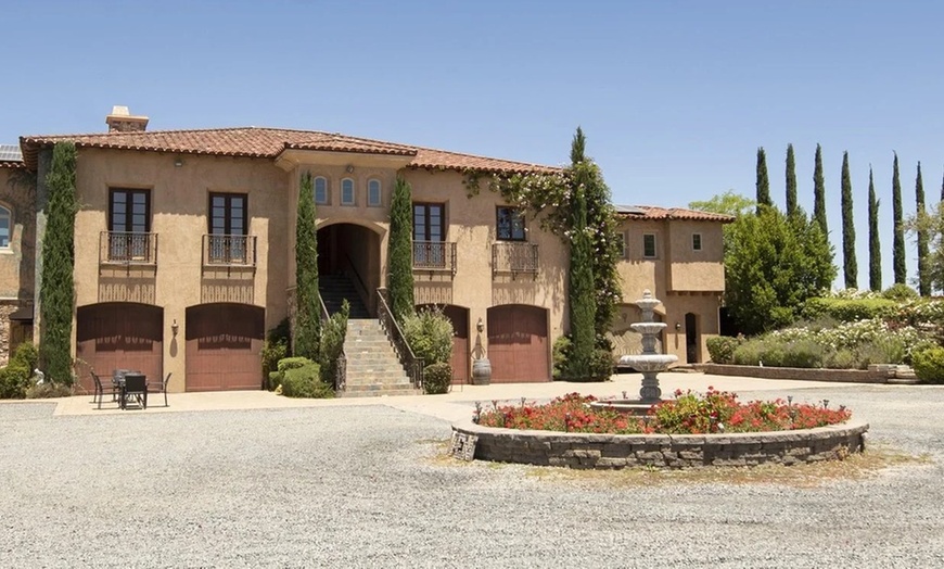 Image 2: Enjoy Weekday or Anytime Wine Tasting Up to Four People 34% 