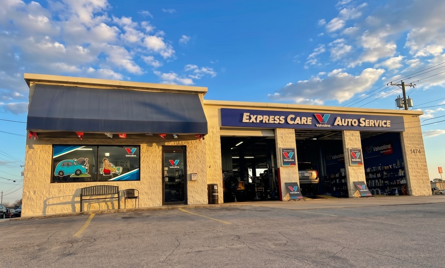 Image 2: Oil Change & Free Vehicle Inspection 