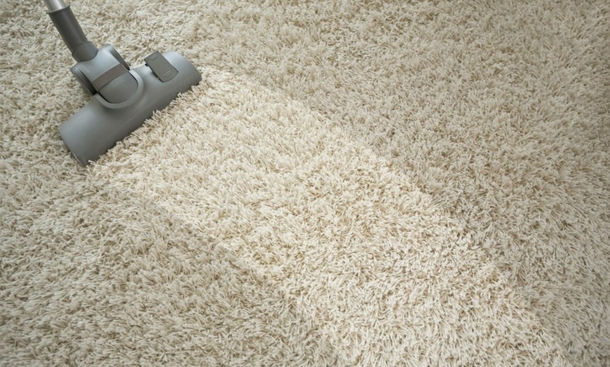Image 8: Carpet cleaning for up to 5 rooms or upholstery care