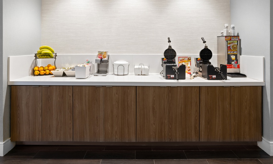 Image 11: Atlanta Airport Hotel with Free Breakfast & Shuttle