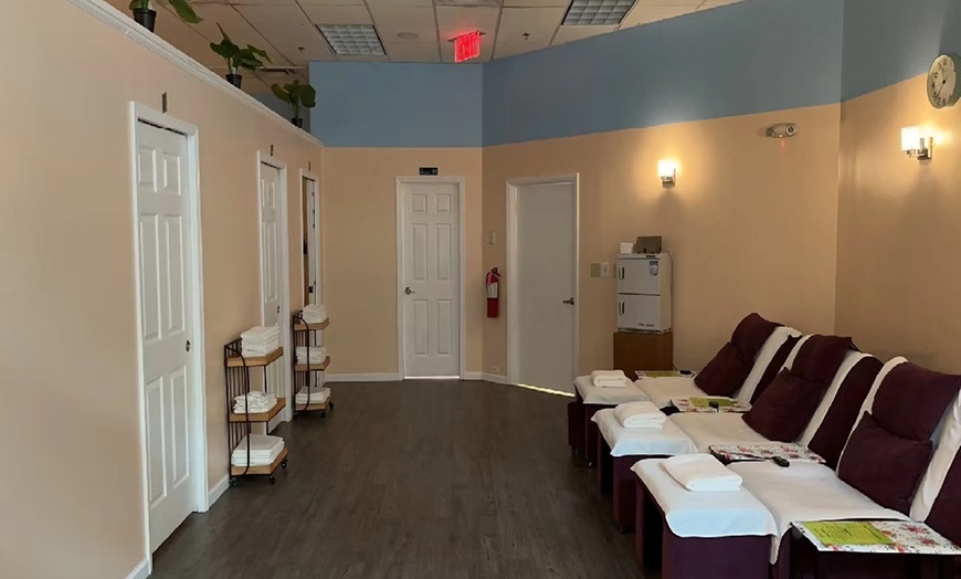 Image 3: 50-Min Signature Massage with Hot Stones or Foot Reflexology