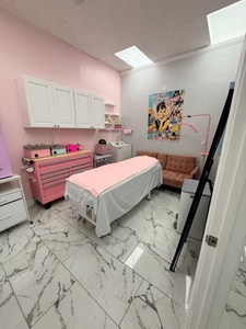 Women's Brazilian Wax (20 Minutes) - The Honeybee Wax studio