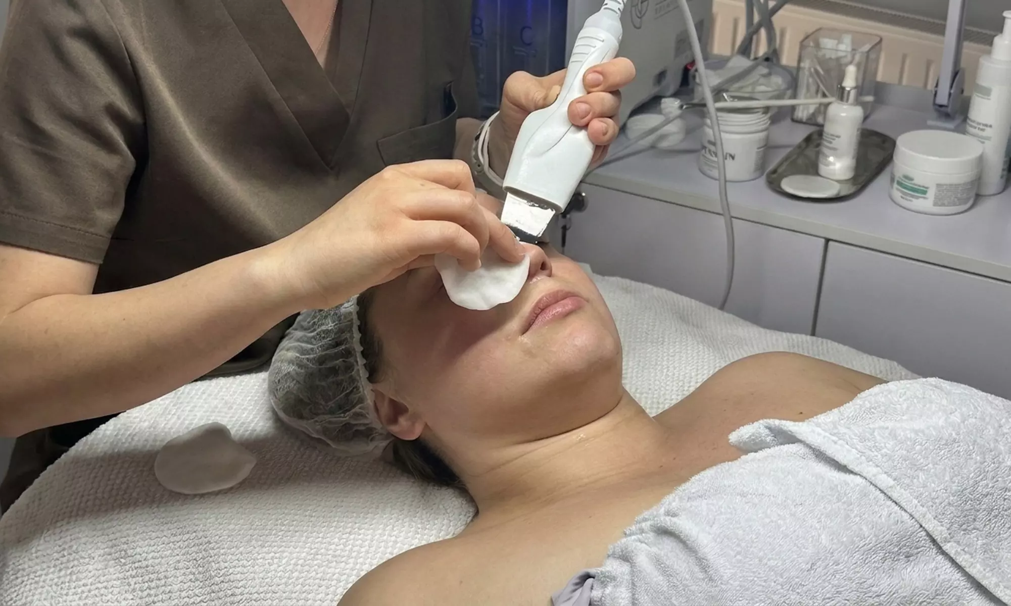 Zabiegi na twarz: oczyszczanie wodorowe, peelingi, infuzja tlenowa i więcej w Dream Line Studio (do -35%) - Primary Image