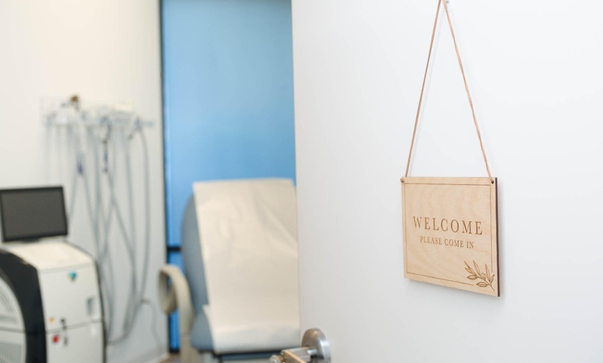 Image 2: Refresh Your Look with ClearGlow Salicylic or Glow & Go Glycolic Peel