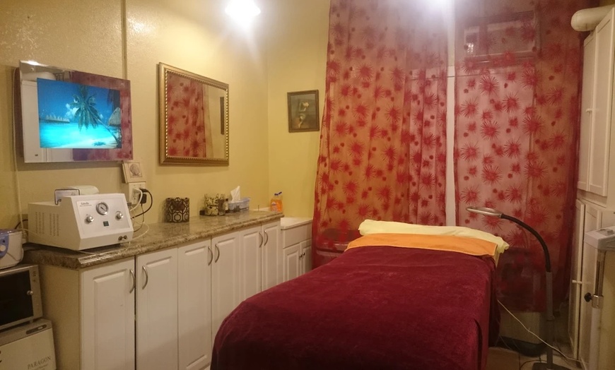 Image 2: Experience Natural Sugaring with 2 Brazilian Bikini Options
