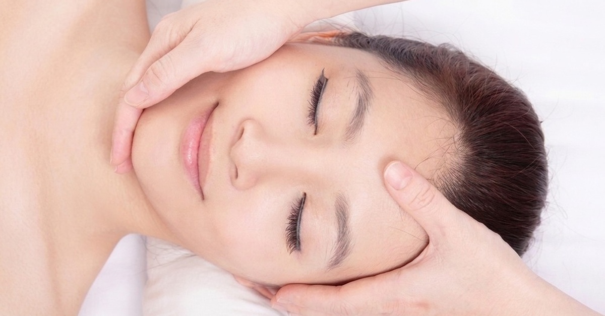 Limpieza facial con máscara LED y microdermoabrasión en Madrid