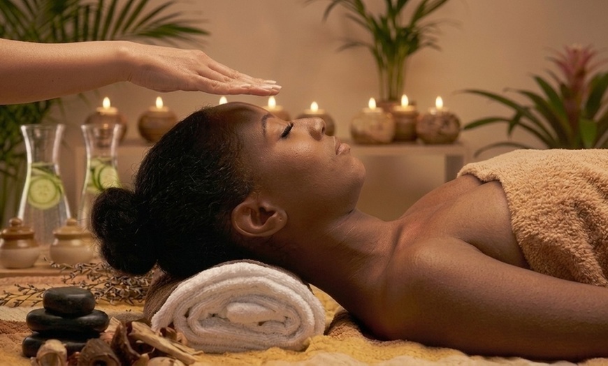Image 7: Relaxing Massage & Reiki Sessions with Aromatherapy