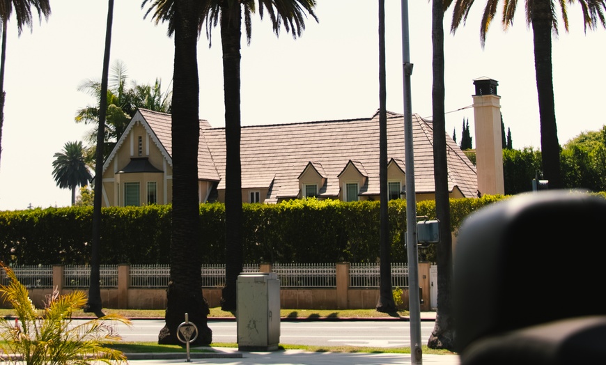 Image 11: Famous Homes & Movie Locations in a Open-Top Van w/ I RIDE LIKE A STAR