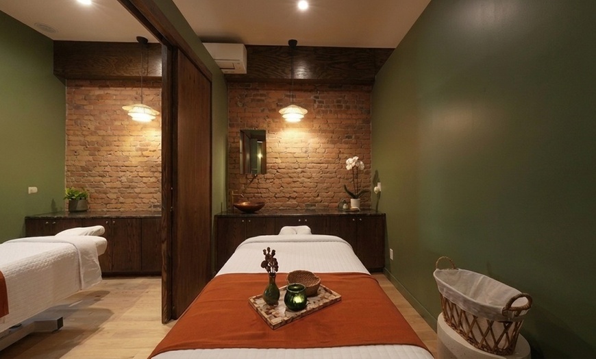 Image 7: Couples Massage:60-Min Holistic, Swedish, Deep Tissue/90-Min Thum Flow