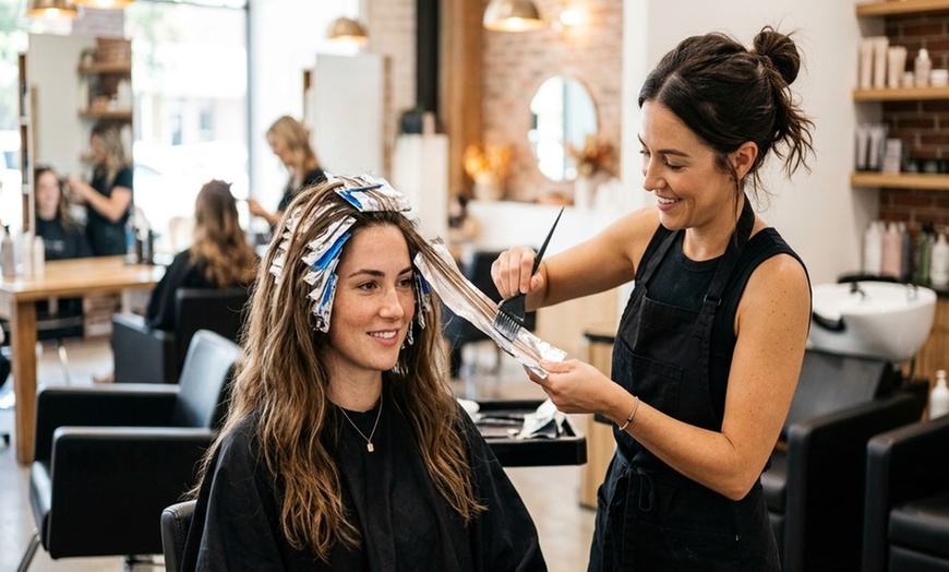 Image 2: Women's Hair Condition & Blow Dry w/w/o Cut, Highlights or Color 